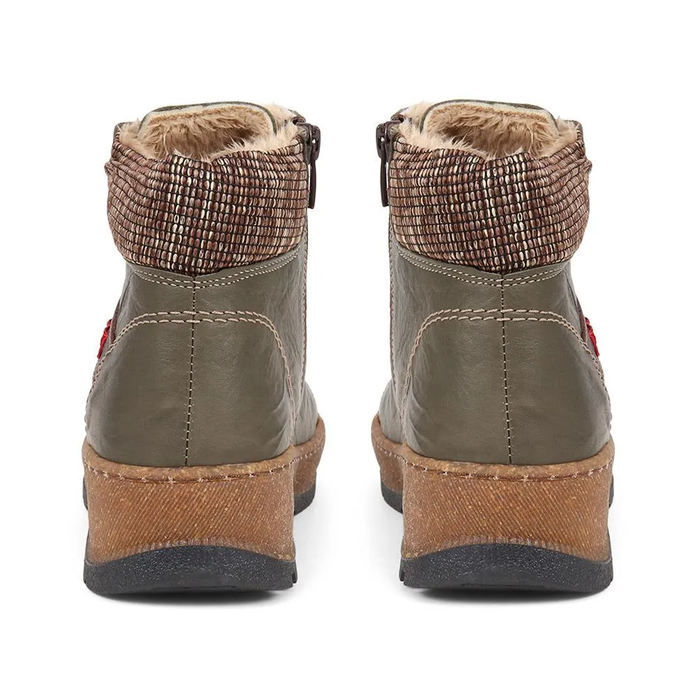Lace-Up Leather Boots - HAK38013 / 324 223