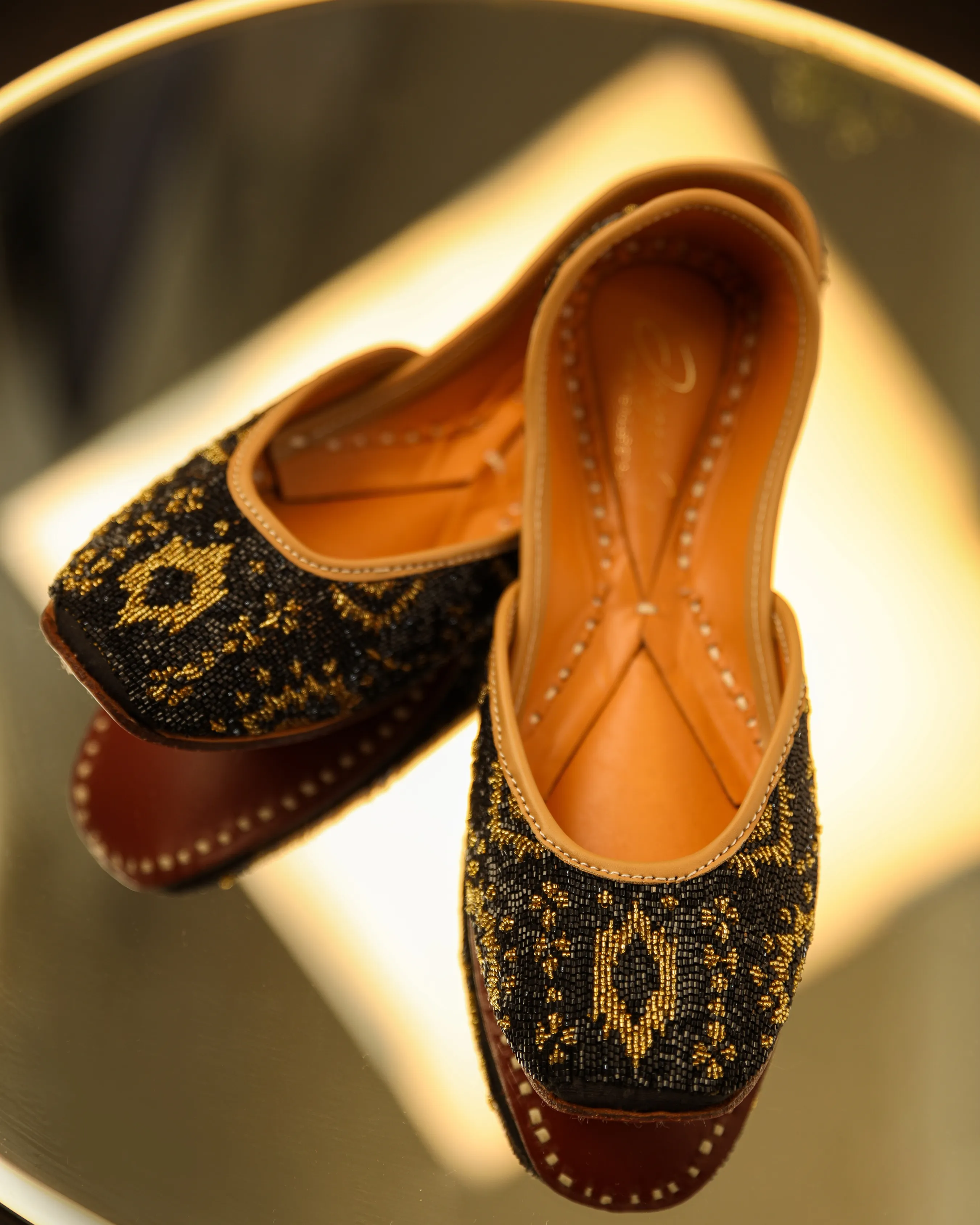 Melanoid Handcrafted Jutti