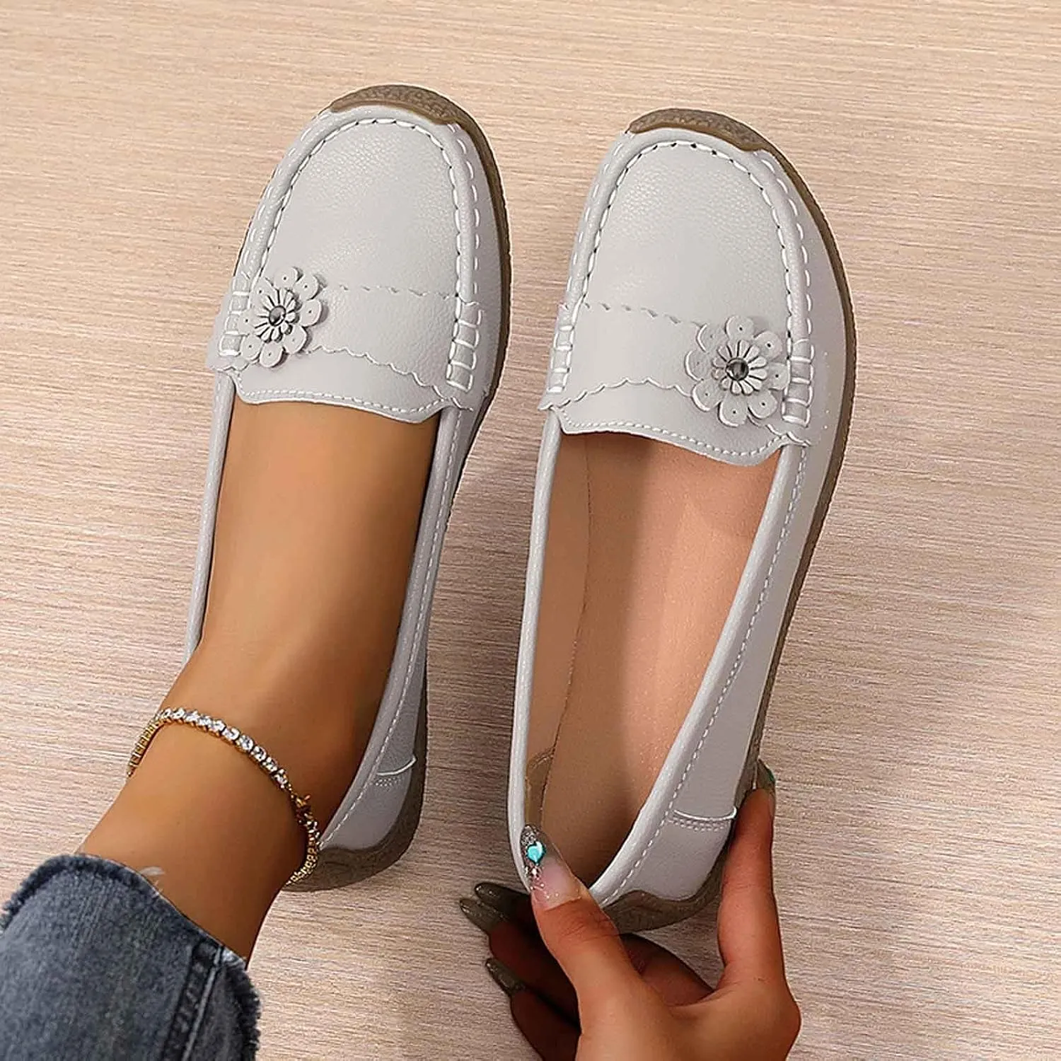 Women's Casual Slip-On Loafers Comfortable Arch Support Flat Sole Everyday Walking Shoes for Women Lightweight Breathable